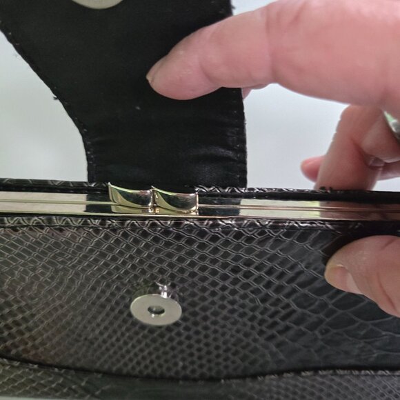 Faux Leather Croc Embossed Clutch Kiss Lock Silver Hardware 10.5"x5" - Picture 6 of 7